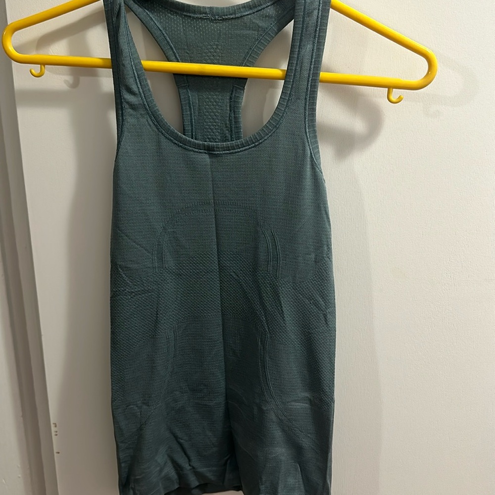 Never worn lululemon tank top